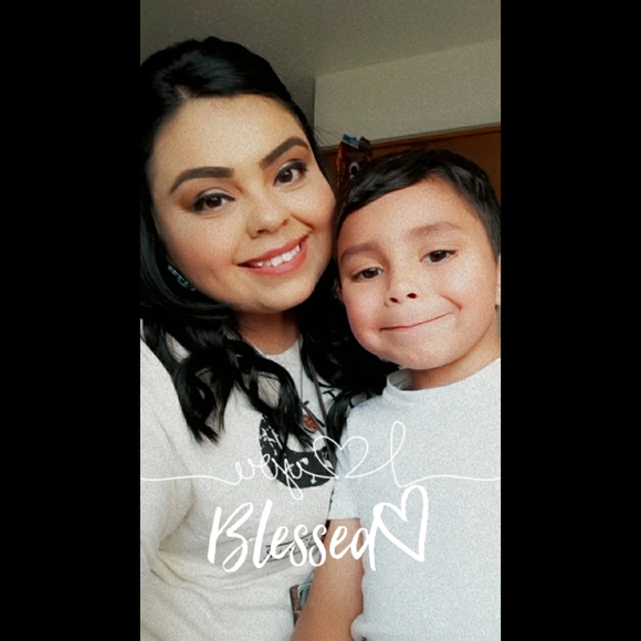 Poshmark profile picture for @vanhdz